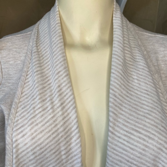 Liz Lange Maternity Drape Front Cardigan Waterfall Style size S/P Oatmeal color - Picture 10 of 11